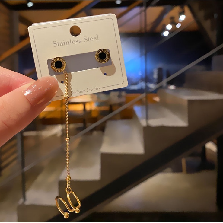 Bông Tai Nữ Cá Tính Kẹp Vành Titan Ko Đen TT 4335