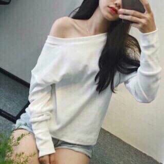 Áo thun lệch vai