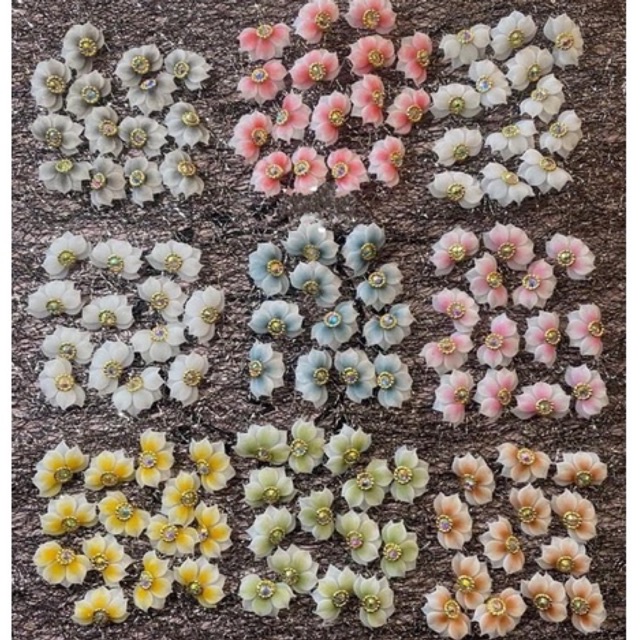 hoa bột - nửa nhọn charm