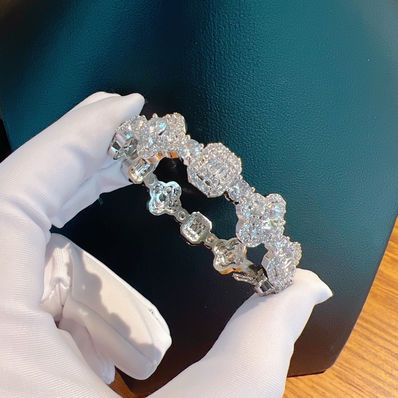 Vòng xoàn italy Lv mạ bạch kim sáng đẹp