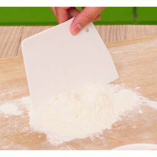 Miếng cắt và vét bột bằng nhựa