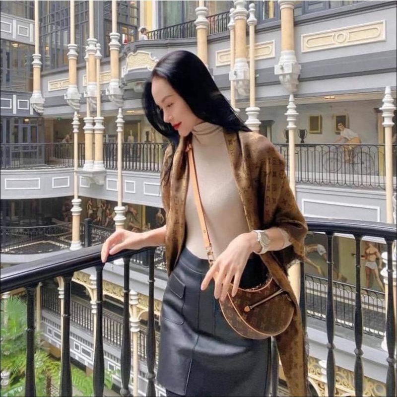 túi lv moon loop dáng bầu kẹp nách siêu Hót kèm 2 hộp