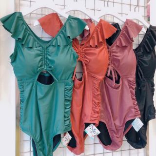 Bikini 1 mảnh kín đáo, che bụng.