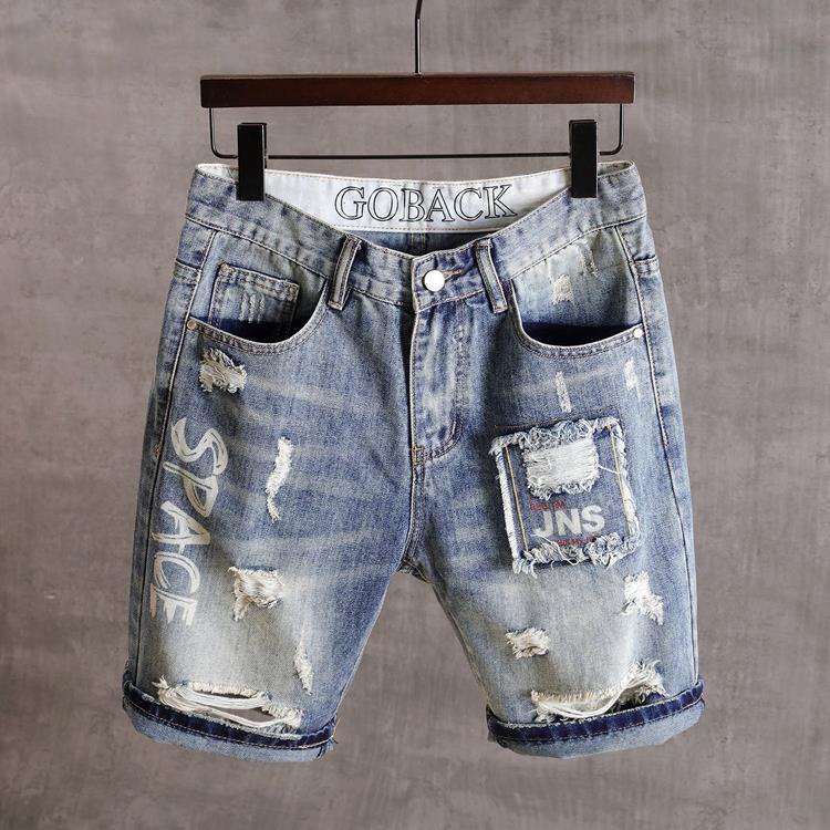 Quần jeans lửng thêu hoa văn sành điệu dành cho nam