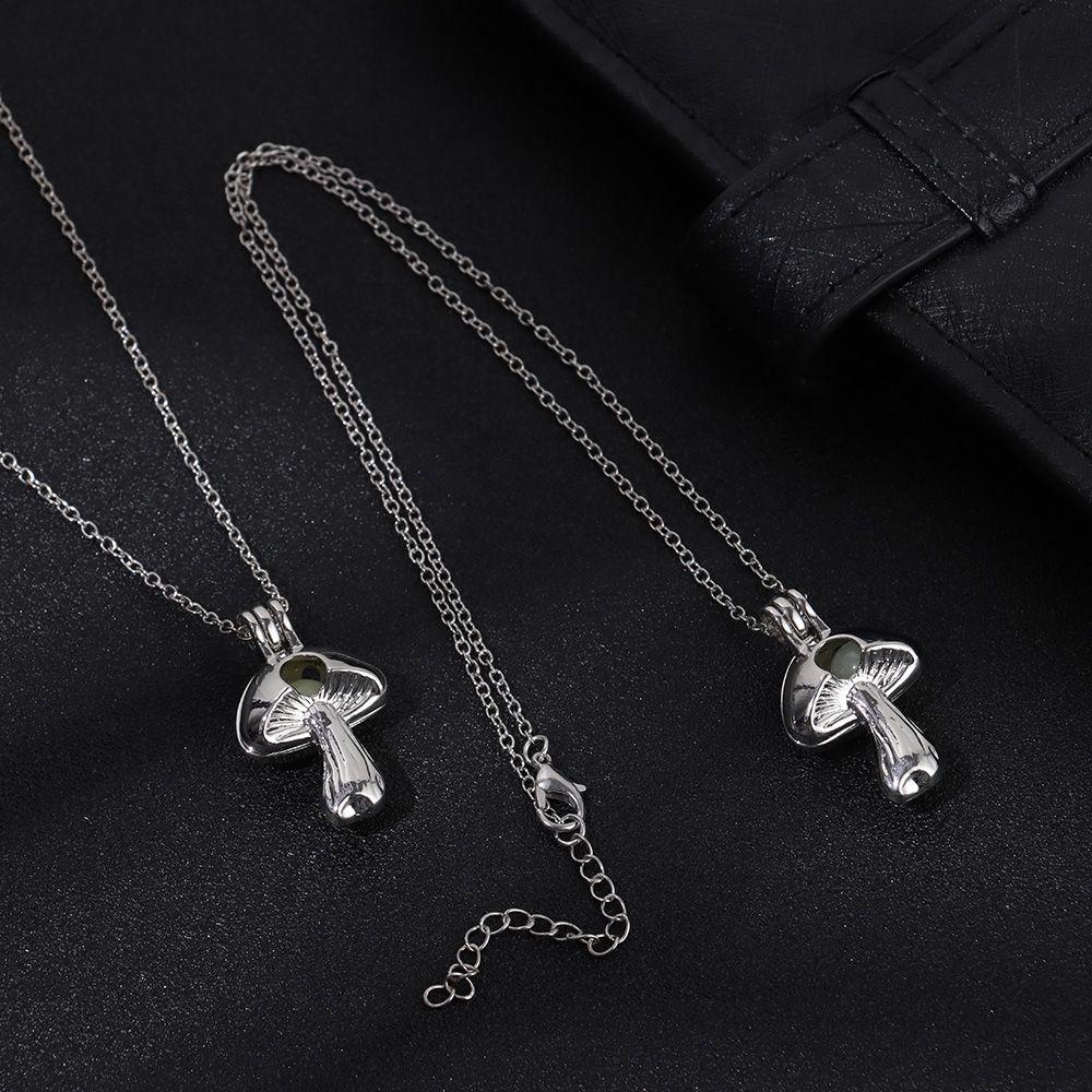 Vòng cổ Kim Loại Mặt Phát Sáng Trong Đêm