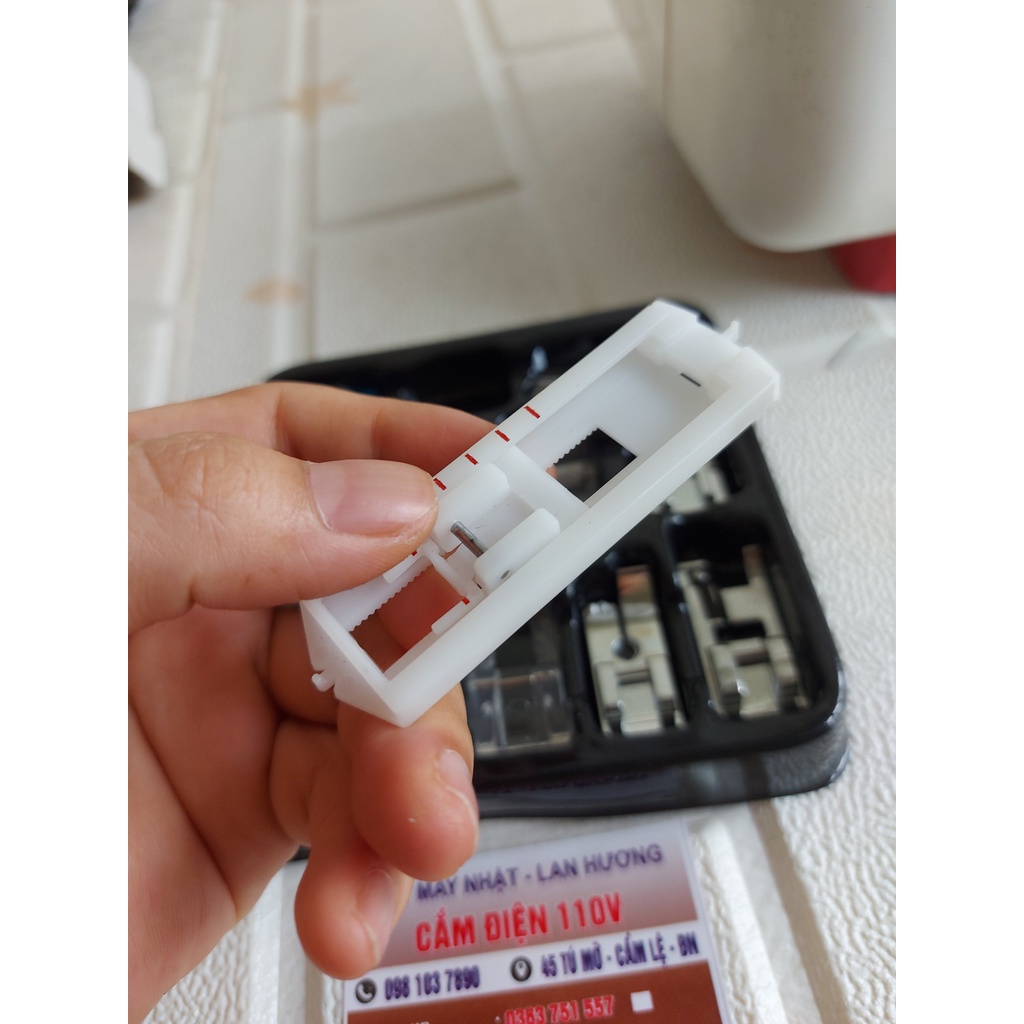 Chân Vịt Thùa Khuy 4 Bước, 2 Bước Máy May GIa Đình Đa Năng- Dành Cho Các Dòng Máy Chính Trục - Chân Nhựa Chắc Chắn - Mới