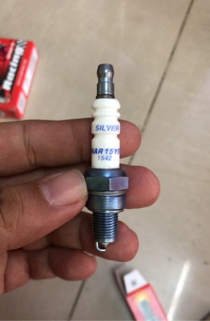 Siêu Bugi Brisk Silver 1542 - NAR15YS chân ngắn