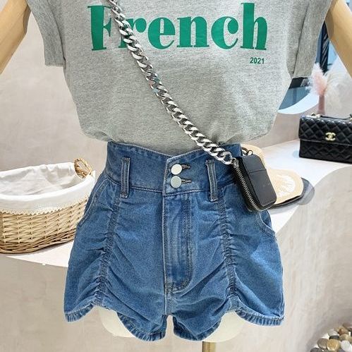 High-waisted pleated denim shorts for women in 2022, the new summer style is loose and thin, wearing wide-legged a-word hot pants