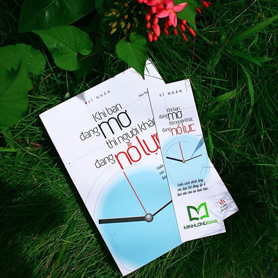 Sách: Khi Bạn Đang Mơ Thì Người Khác Đang Nỗ Lực - Cuốn Sách Dành Tặng Các Bạn Trẻ Đang Ấp Ủ Bao Ước Mơ Và Hoài Bão