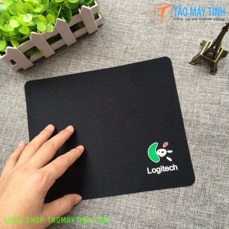 Miếng lót chuột Logitech - Lót chuột máy tính đẹp, gọn, nhẹ