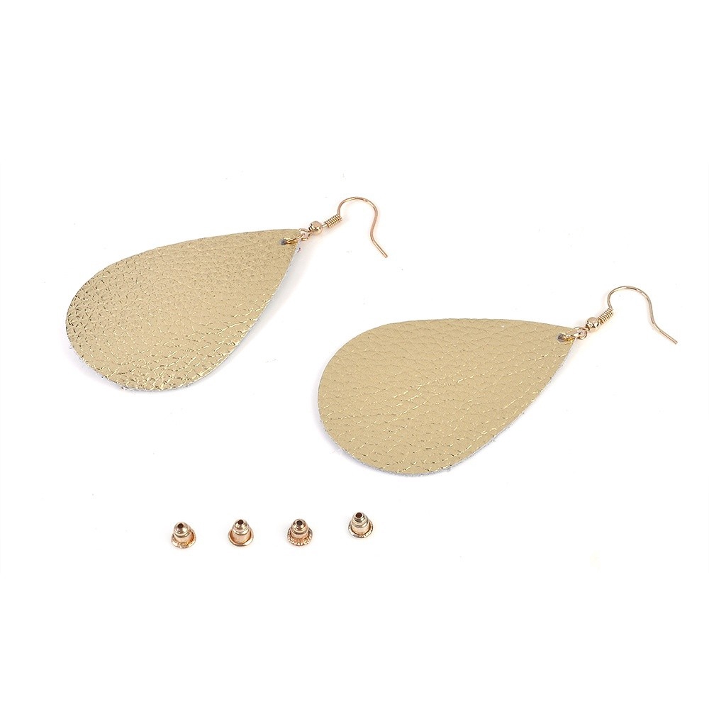 Hoa tai hợp kim phối da kiểu giọt nước với họa tiết da báo đầy cá tính