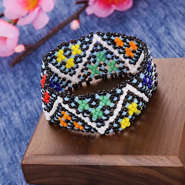 Vòng tay dân tộc