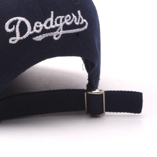 Young dynamic style embroidered cap for both men and women