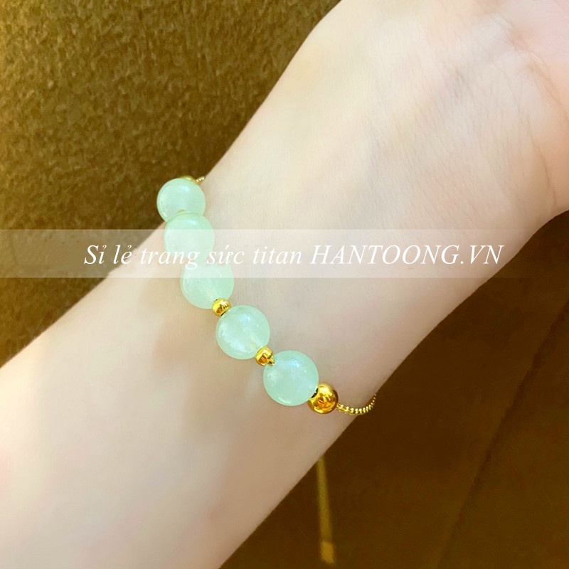 Vòng tay titan nữ không gỉ xâu hạt ngọc màu xanh thời trang sang trọng mẫu mới