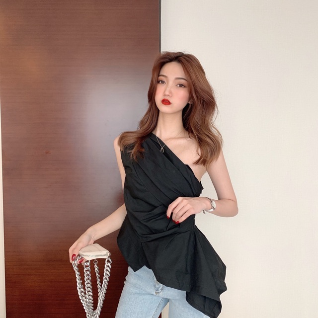 Áo lệch vai vạt chéo