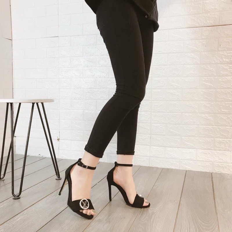 Giày sandal LV khóa