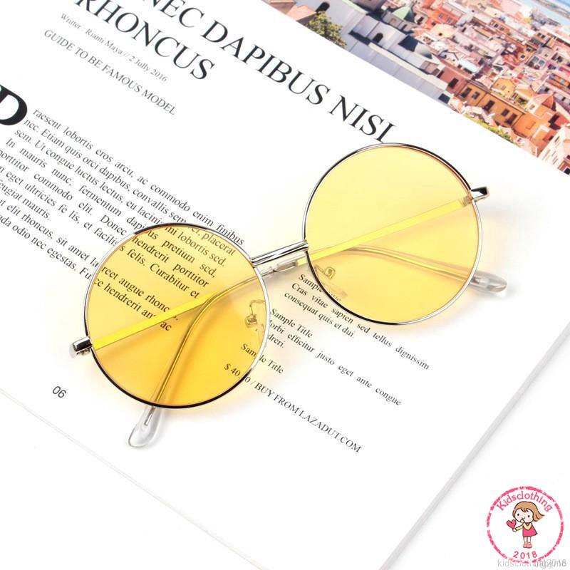 Kính mát chống tia UV kiểu dáng dễ thương dành cho các bé | BigBuy360 - bigbuy360.vn