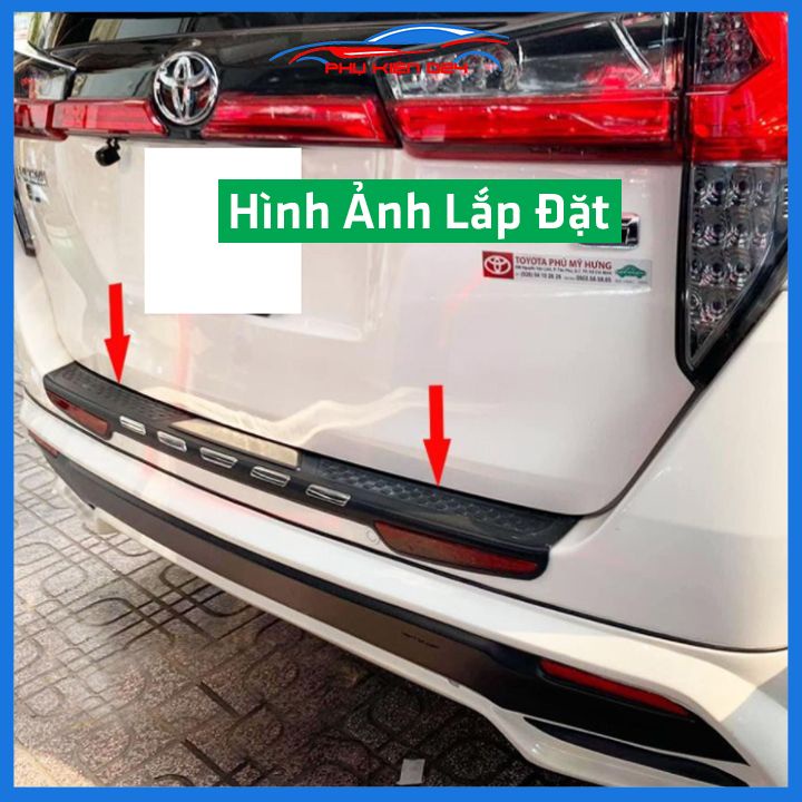 Ốp chống trầy cốp ngoài nhựa đen Innova 2017-2018-2019-2020-2021-2022 mẫu phản quang chống xước trang trí xe
