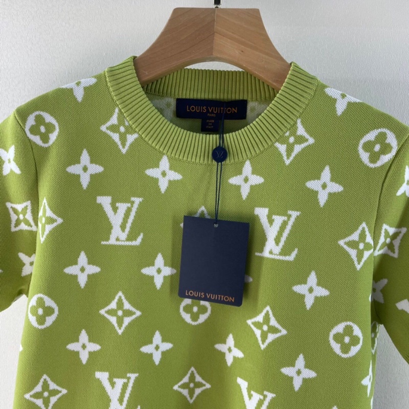 Áo len ngắn tay cổ tròn hoạ tiết logo thương hiệu Louis Vuitton LV cao cấp mẫu mới