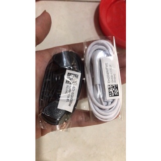 Tai nghe cổng tròn zin máy của Samsung.