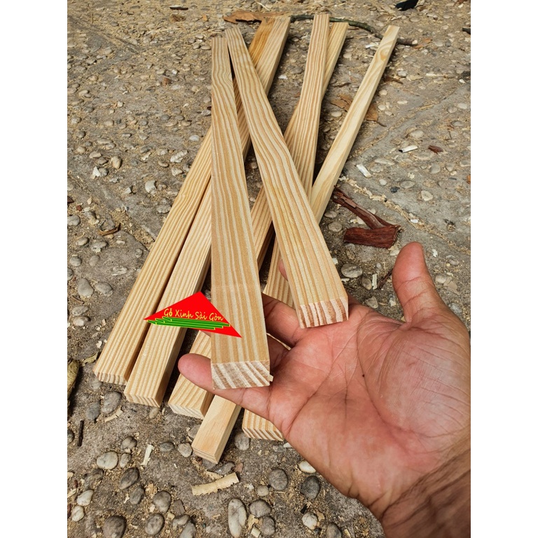 Thanh gỗ thông vuông 2x3cm, dài 80cm bào láng 4 mặt dùng làm khung sườn,làm thùng gỗ decord, đóng chuồng thú cưng, DIY..