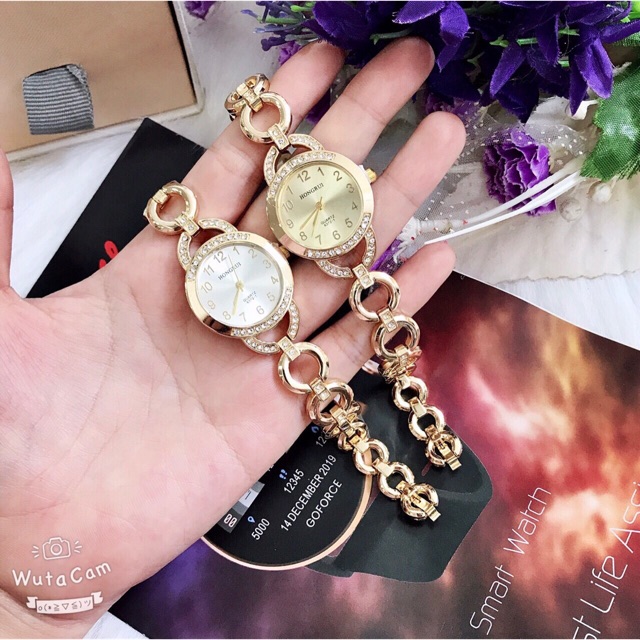 Đồng hồ dạng lắc tay