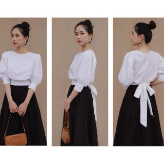 Áo croptop tay phồng cột nơ sau lưng