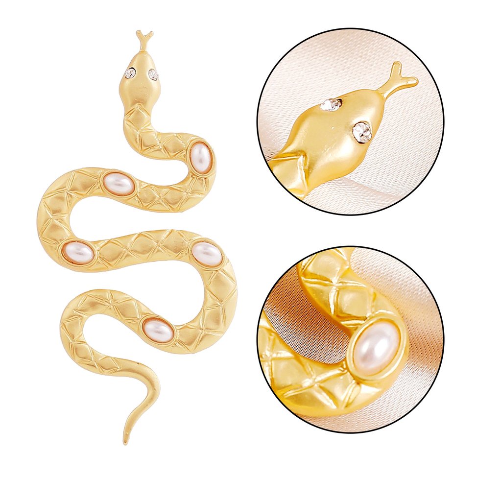 Khuyên tai hình rắn mạ bạc đính đá và ngọc trai