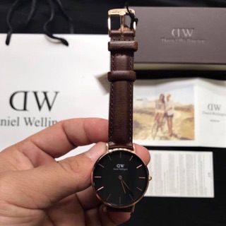 Đồng Hồ Nữ DW Petite Dây Da - 32mm