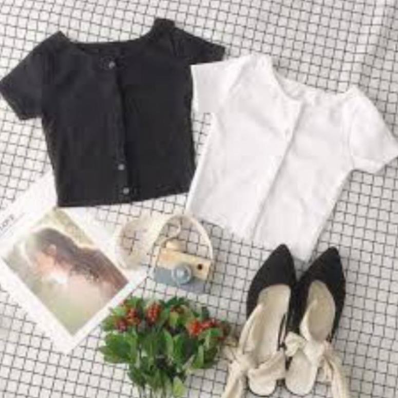 Áo thun croptop kiểu nút cổ vuông năng động - trẻ trung | BigBuy360 - bigbuy360.vn