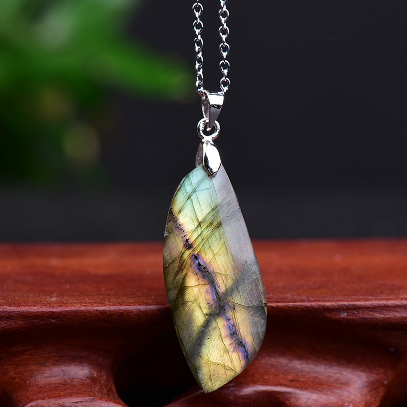 Mặt Dây Chuyền Đá Labradorite Tự Nhiên 100% Hình Chiếc Lá