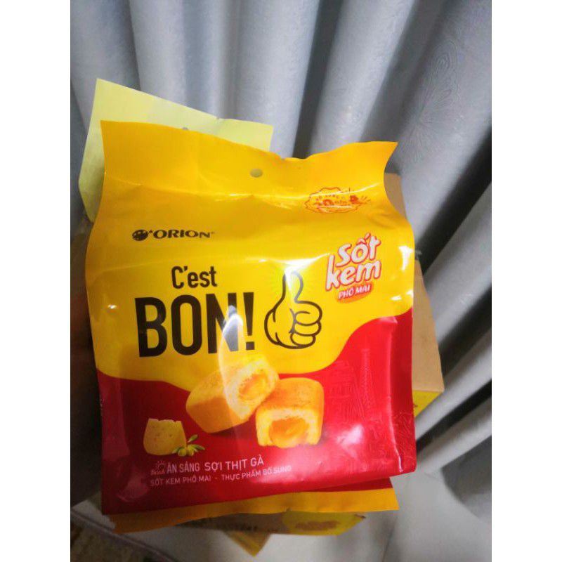 BÁNH ĂN SÁNG C'EST BON SỢI THỊT GÀ/ SỐT KEM PHÔ MAI ( BỊCH 5 GÓI × 17G)