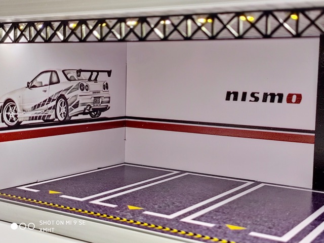 Mô Hình Garage Nismo Nissan GTR Có Đèn 1:64 Geechan-Models ( Không kèm xe ạ )