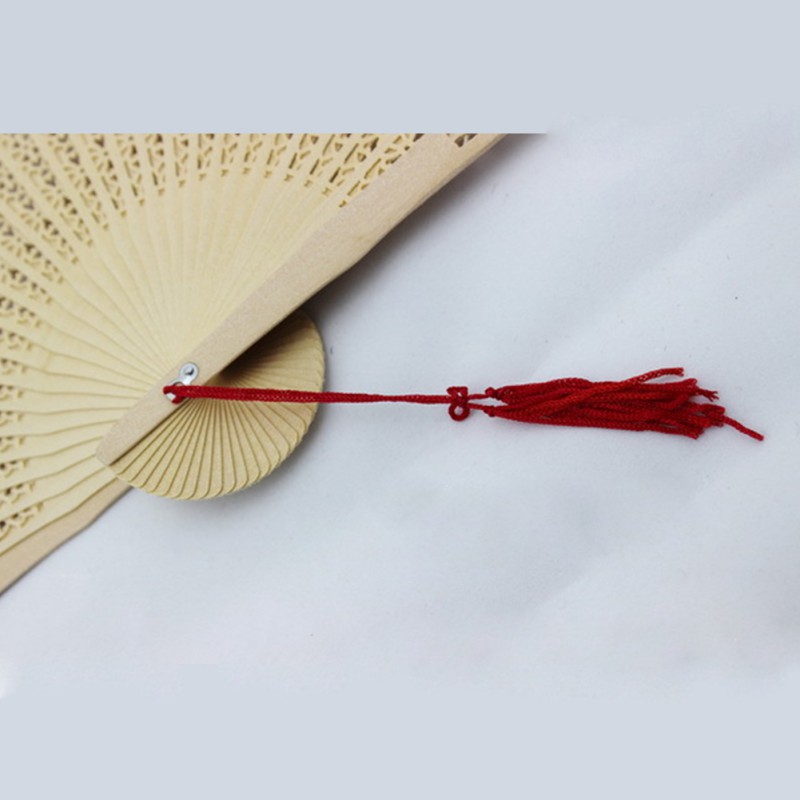 Quạt gỗ thơm cầm tay xếp tiện dụng