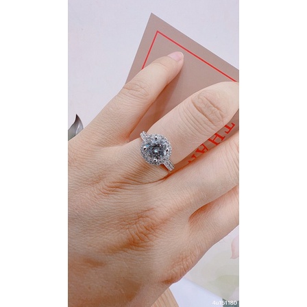 Nhẫn bạc phủ vàng trắng viền hàng đá nhỏ ôm 1 viên 6-7ly ngoài sáng đẹp hơn hình