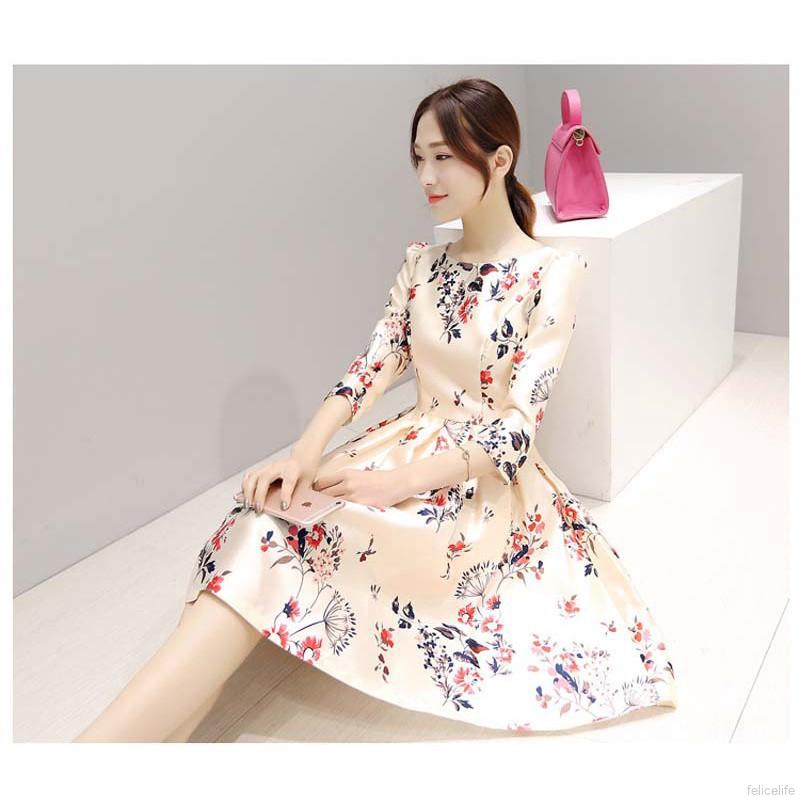 Đầm cổ tròn in hoa mùa hè