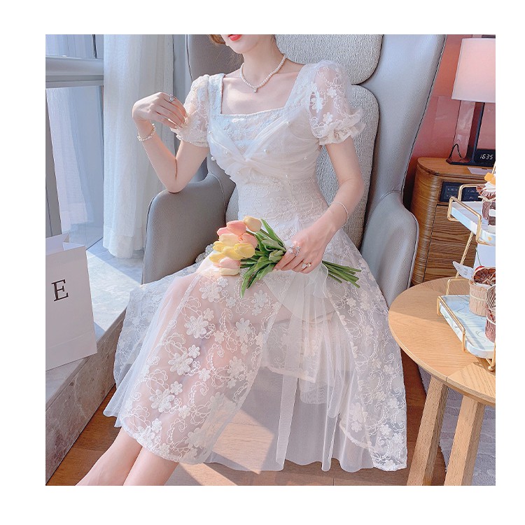 M176 - Váy công chúa Ulzzang thêu hoa cổ vuông xoắn ngực đính hạt siêu xinh