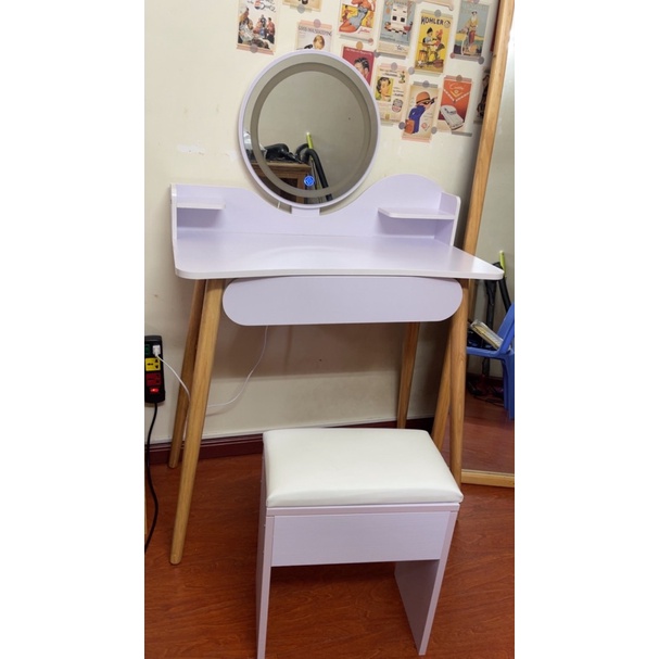 Bàn trang điểm gỗ thương hiệu IGA có gương đèn LED cực tiện lợi - GP201