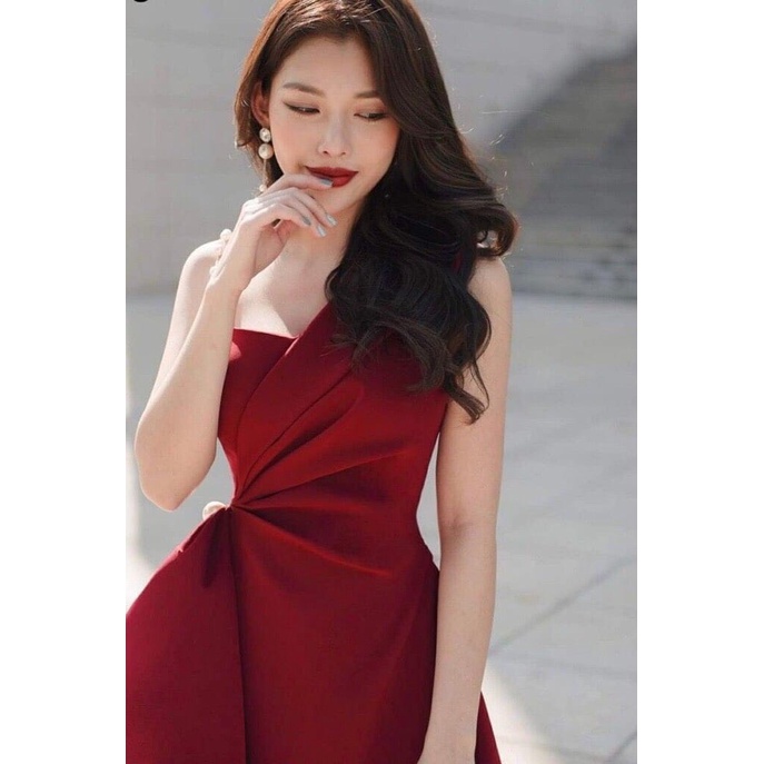 ĐẦM ĐI TIỆC VAI CHÉO XẺ TÀ ÔM EO TÔN DÁNG HAI MÀU ĐỎ, TRẮNG SANG CHẢNH
