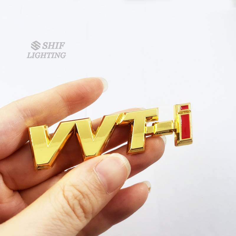 Huy hiệu bằng kim loại nhỏ hình chữ VVTI gắn vào thân xe hơi dùng thay thế cho TOYOTA