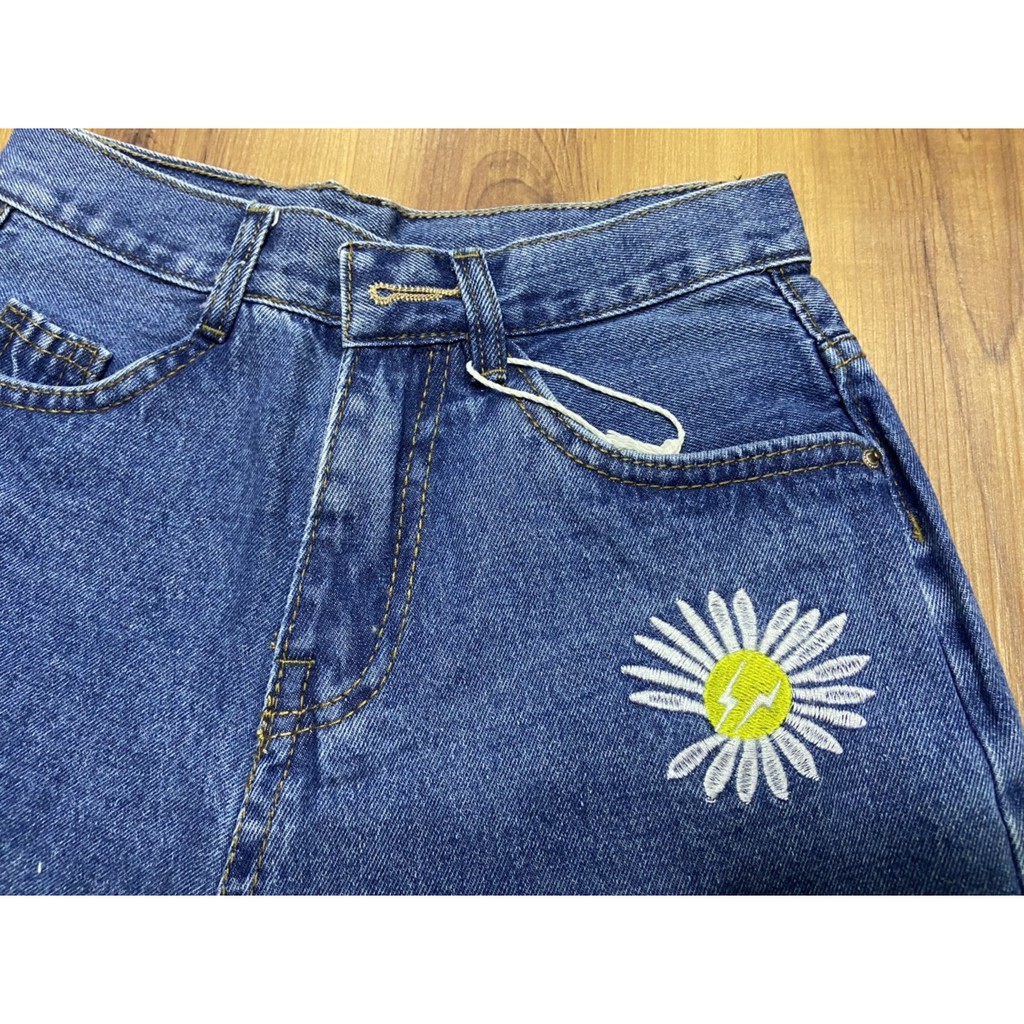 Quần Sọt Jean Nữ Thêu Hoa