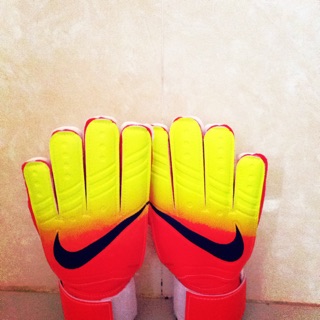 Găng tay thủ môn Nike GK có xương chống lật