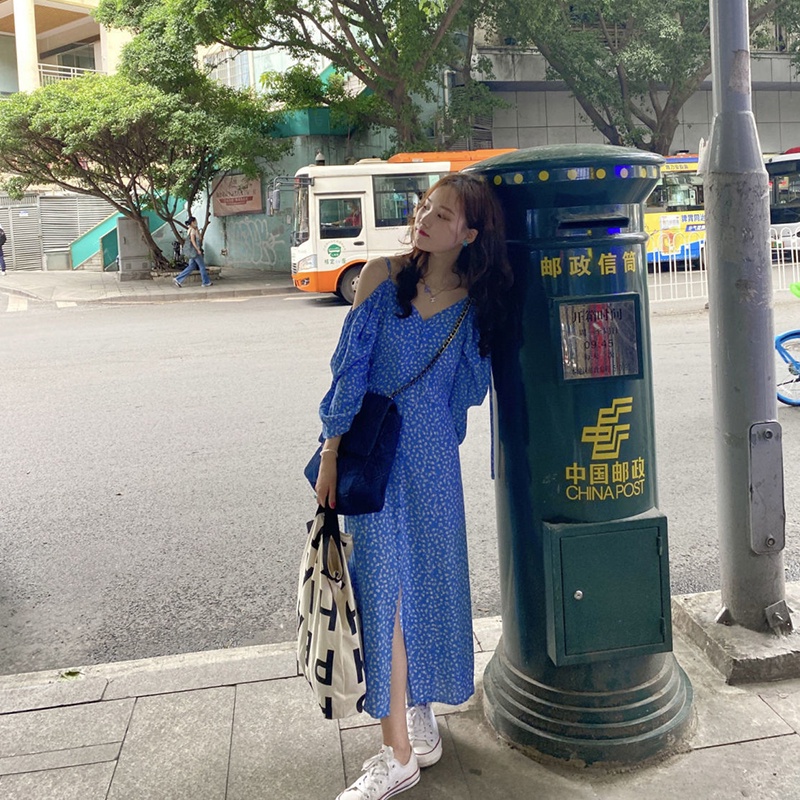 Đầm IELGY hở vai màu xanh dương in họa tiết hoa phong cách Pháp ngọt ngào cho nữ