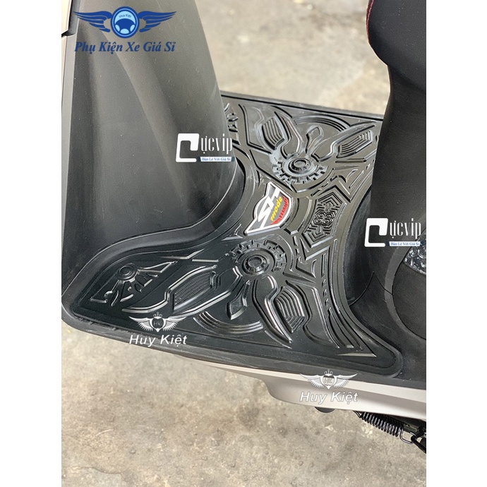 Thảm Lót Gác Chân Trước Cao Su Xe SH Mode 2020 - 2022 HCMS4284