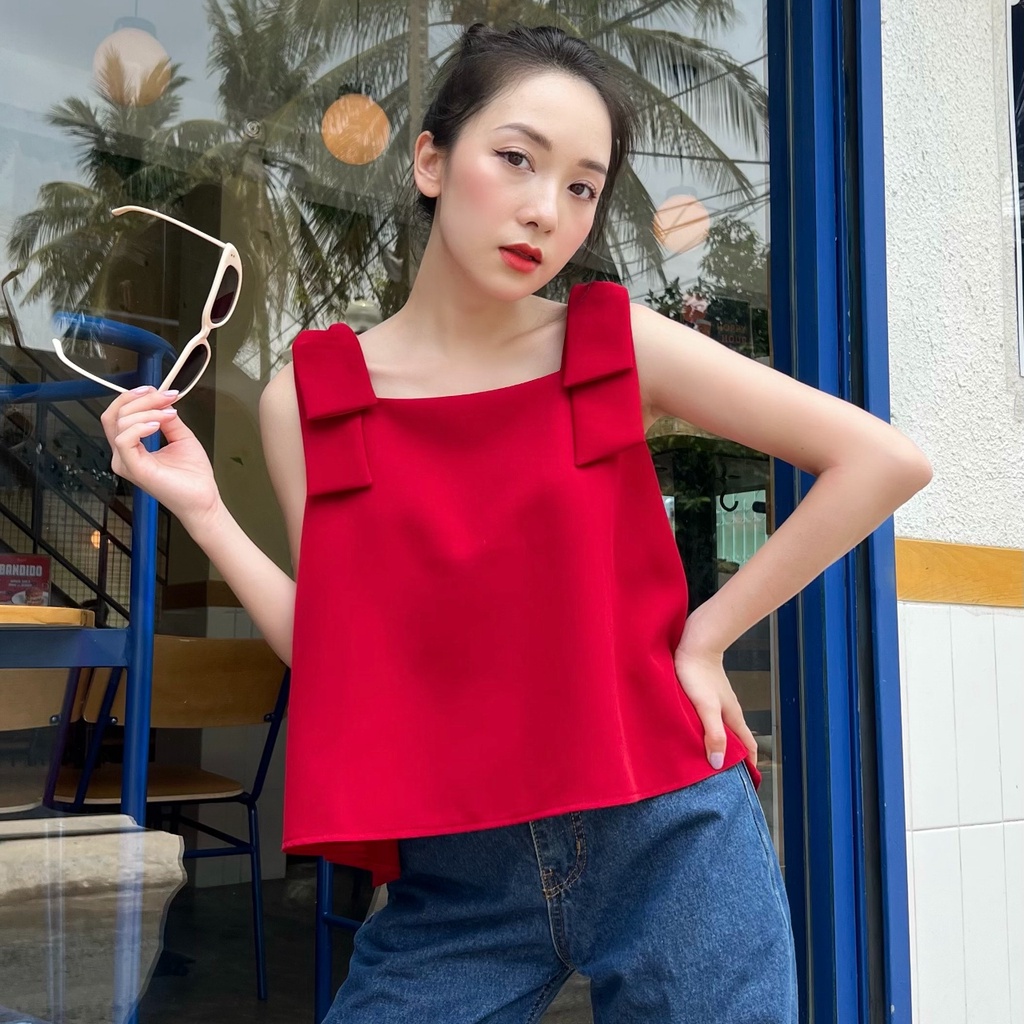 KIOBI – Áo kiểu Hebe W Bow form suông rộng, cổ vuông sát nách, nơ bản lớn đính trên vai, vải cotton bố đỏ - KIA2181DO