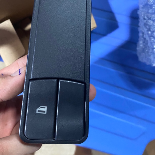 Công tắc lên kính A7 cả cụm bên phụ