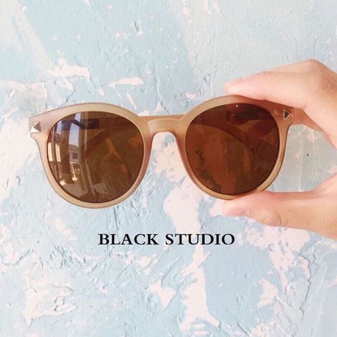 Mắt kính V trà cực hot sang chảnh