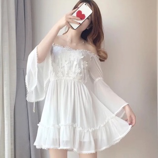 Váy trắng trễ vai tiểu thư xẻ tà