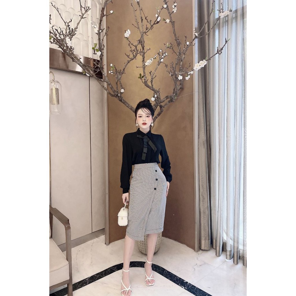 Chân váy vạt lệch 3 cúc JBA0687 92Wear | BigBuy360 - bigbuy360.vn