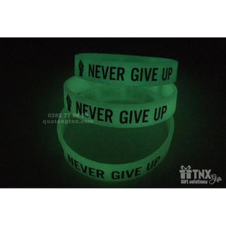 Vòng tay cao su dạ quang NEVER GIVE UP